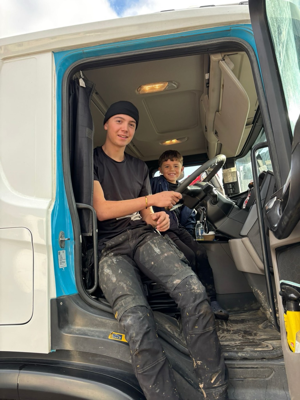 WCR Grab Hire — real grab lorry, muck away and aggregate work in Essex & London