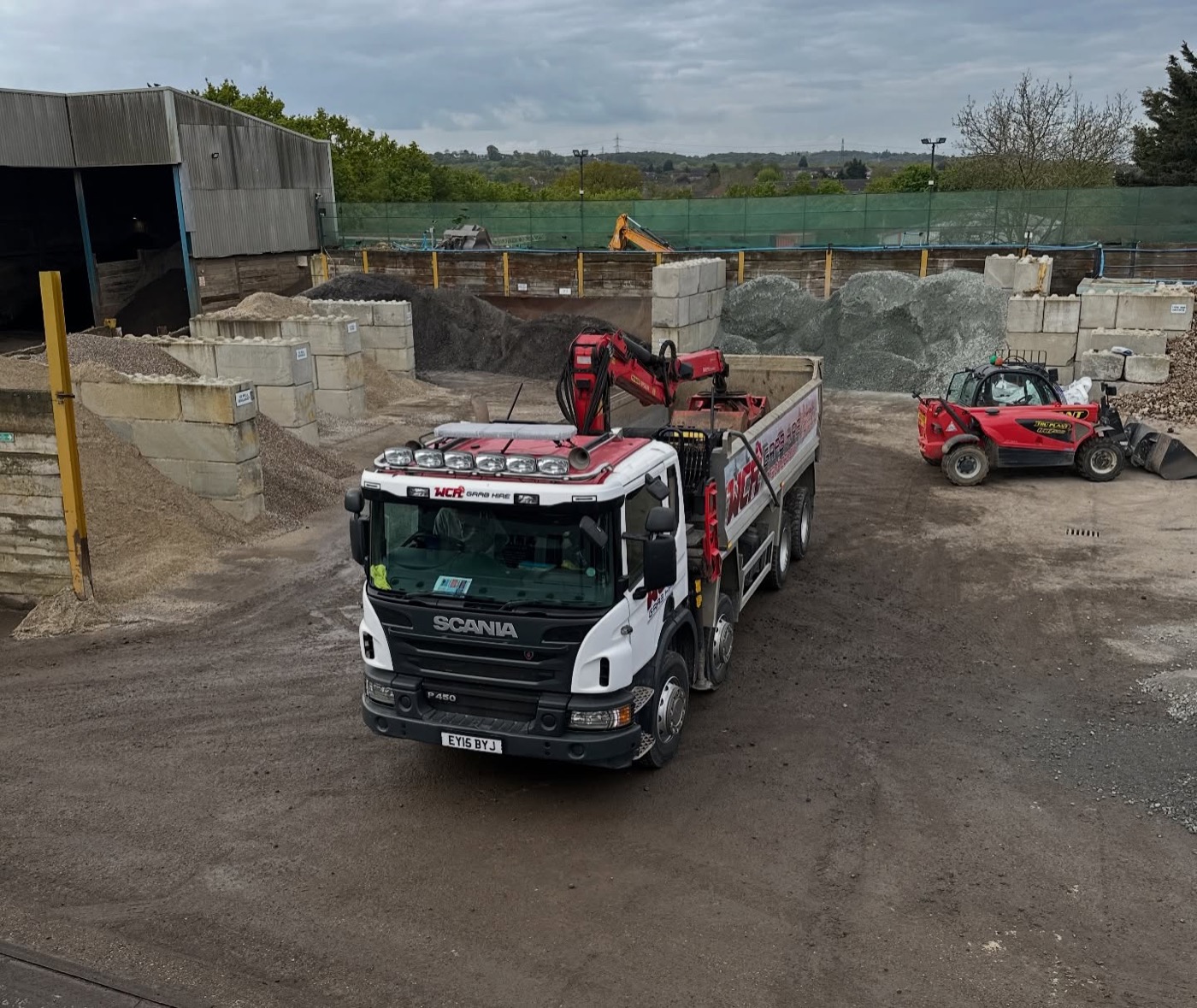 WCR Grab Hire — real grab lorry, muck away and aggregate work in Essex & London